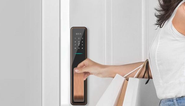 智能門鎖哪個好？從（安全性、續(xù)航能力、開鎖方式）上介紹